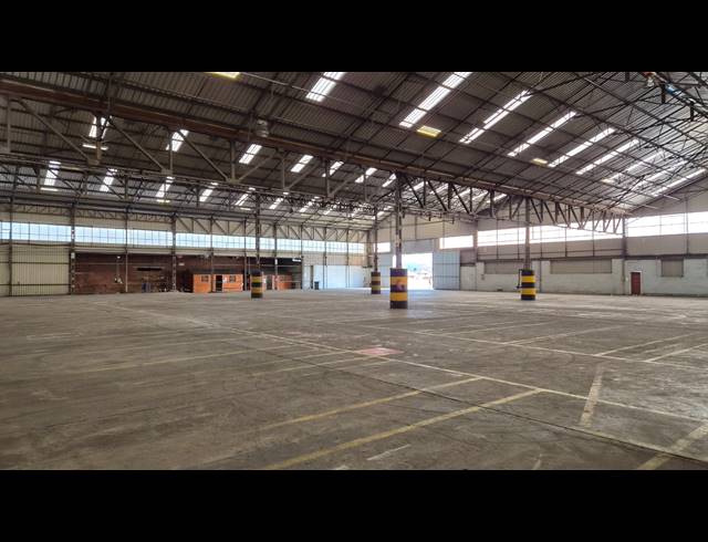 2,641M² WAREHOUSE TO LET IN LILIANTON